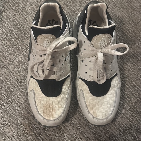 Size 9 Nike Huarache - Picture 2 of 4